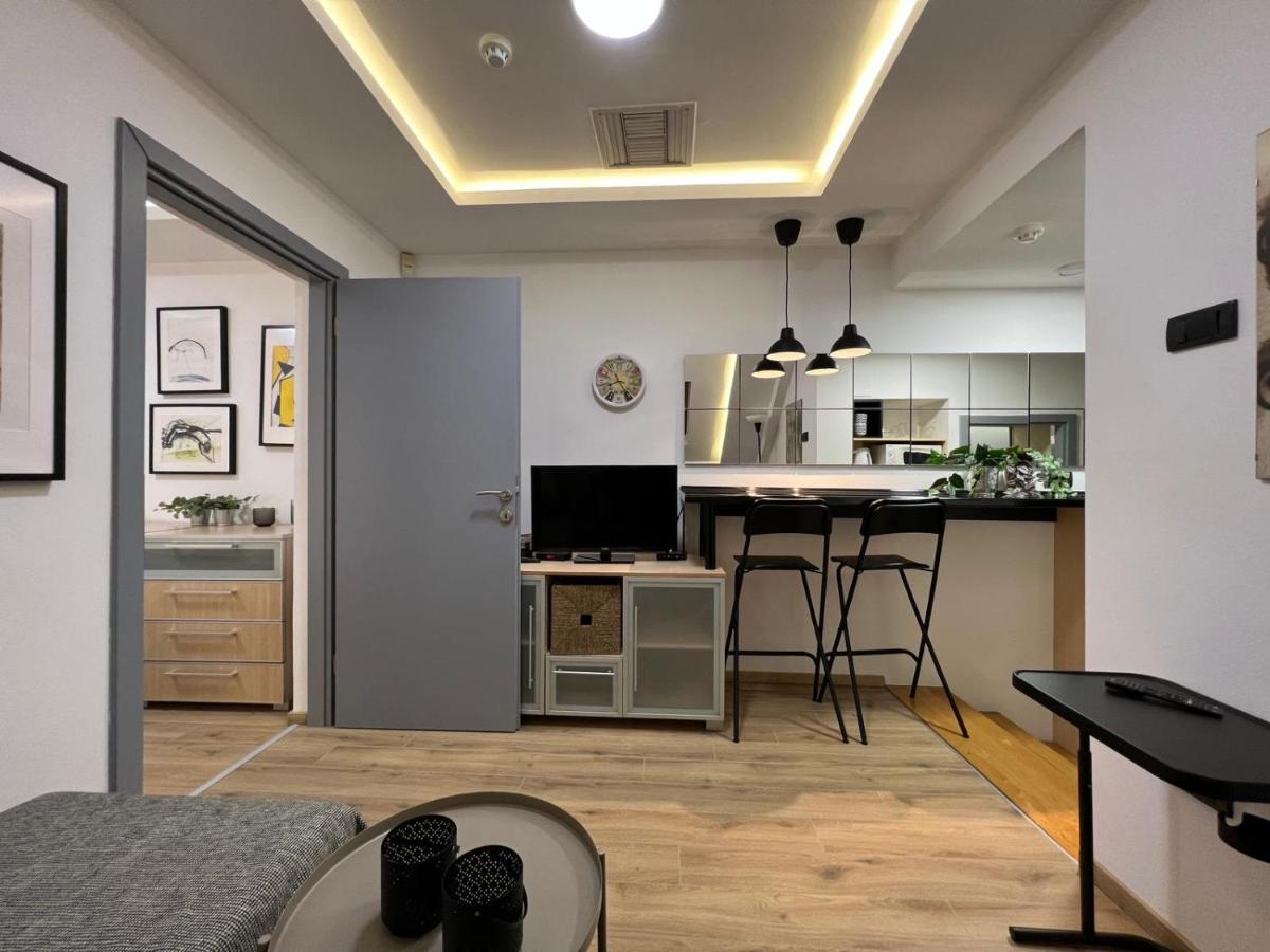 Apartment Center *